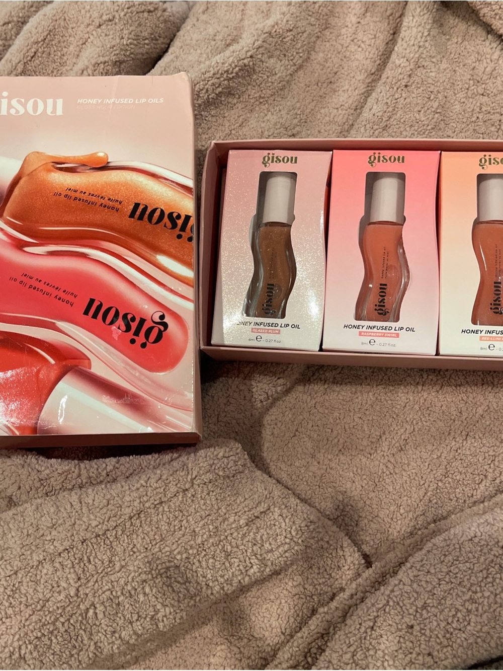 GISOU Trio Honey Infused Hydrating Lip Oil Set Of 3 Glazed plum/ Raspberry/Peach - Picture 2 of 9